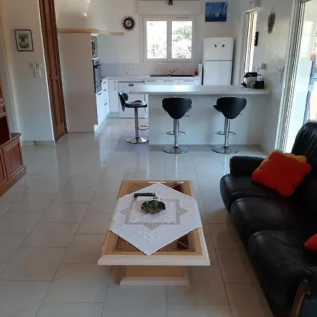 Mas Du Saute Meissugues Feriehus *